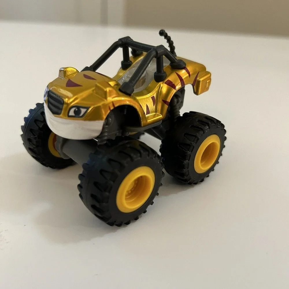 Blaze‎ and the Monster Machines Metallic Racer Stripes die-cast Fisher-Price